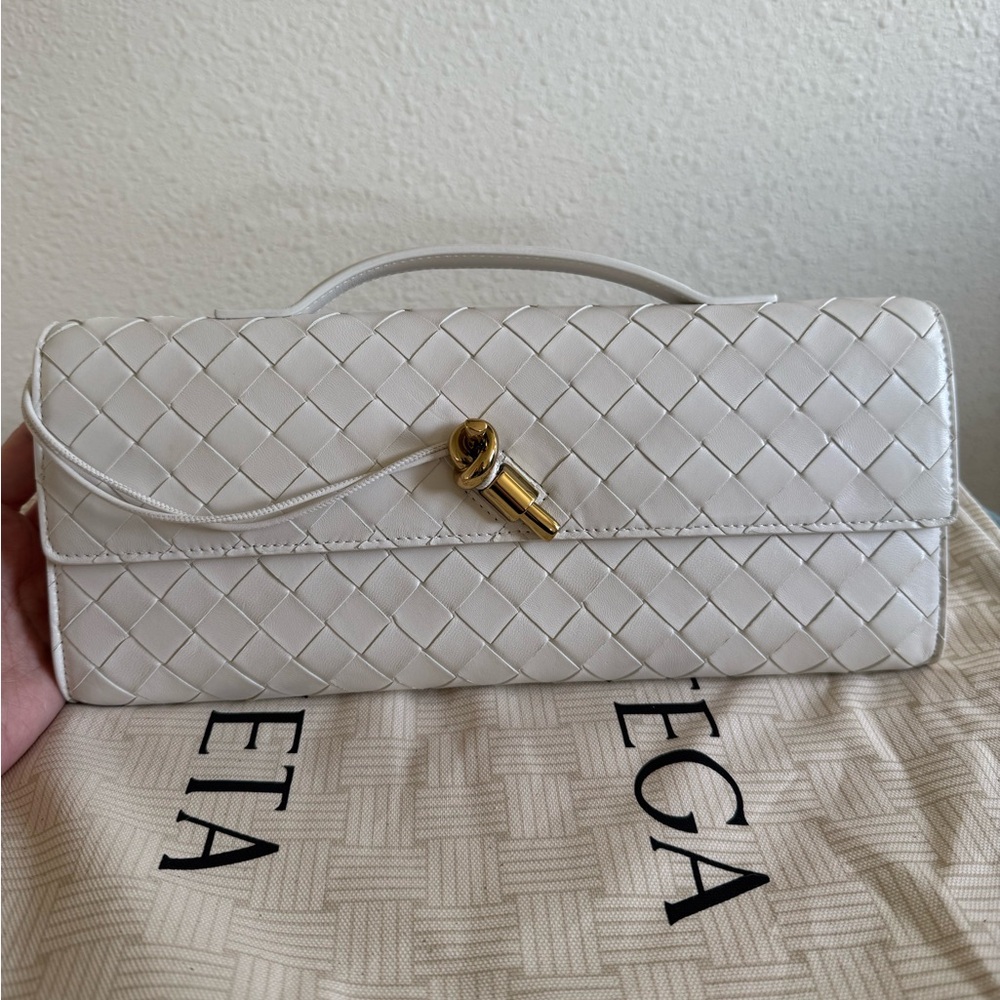 bottega veneta andiamo clutch in sea salt. brand new with tags.